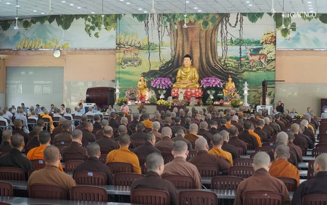 Đoàn lãnh đạo Ủy ban MTTQVN TP.HCM, H.Bình Chánh thăm hành giả Tăng Ni Học viện Phật giáo VN tại TP.HCM