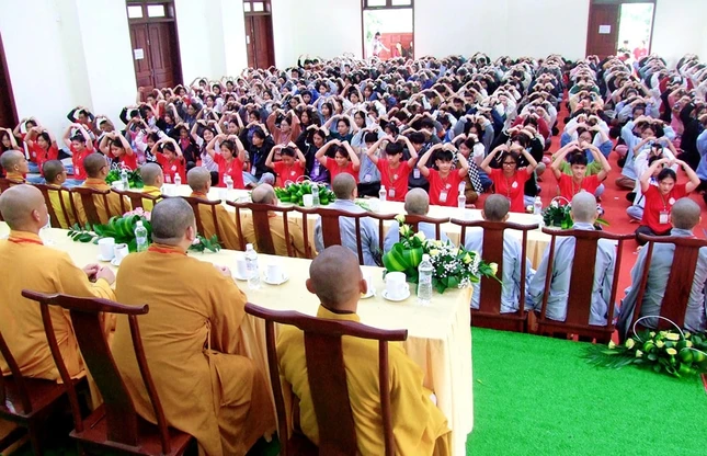 Gần 300 thanh thiếu niên Phật tử tham gia khóa tu