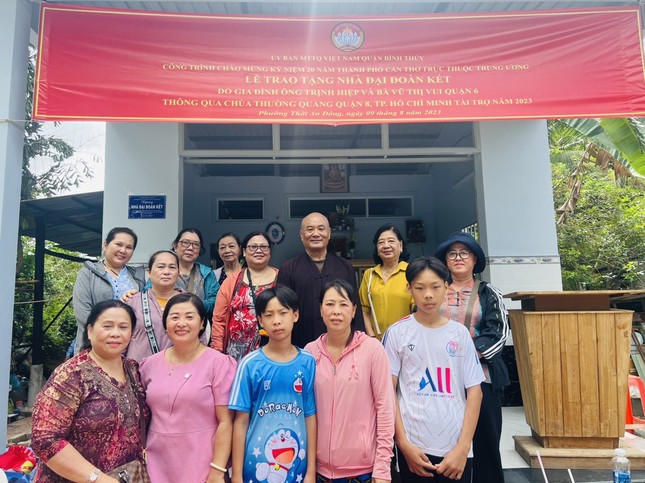 Bàn giao căn nhà Đại đoàn kết đến gia đình anh Thạch Kiem Bàn giao căn nhà Đại đoàn kết đến gia đình anh Thạch Kiem