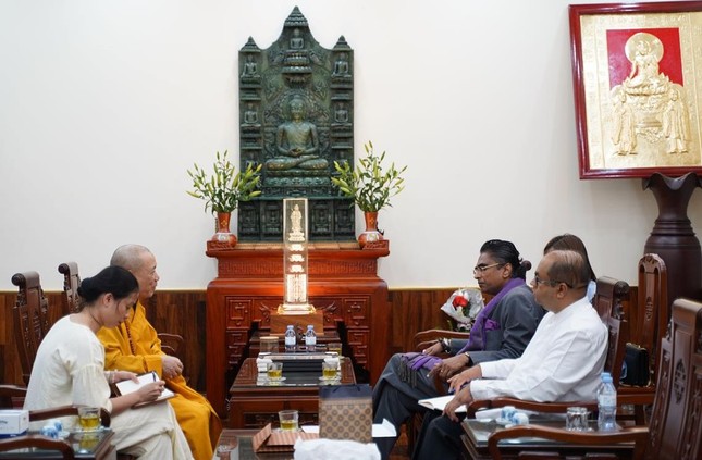 Hòa thượng Thích Bảo Nghiêm tiếp ngài Đại sứ Sri Lanka