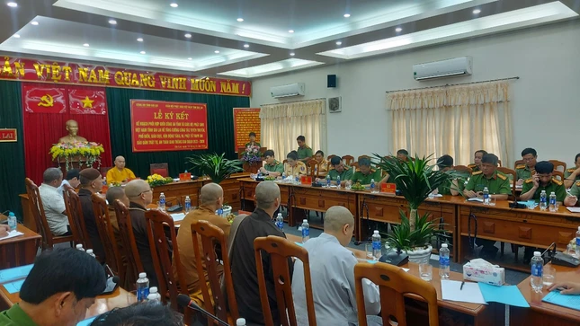 Quang cảnh lễ ký kết