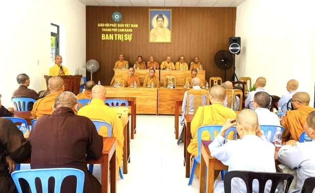 Quang cảnh buổi gặp gỡ Tăng Ni TP.Cam Ranh