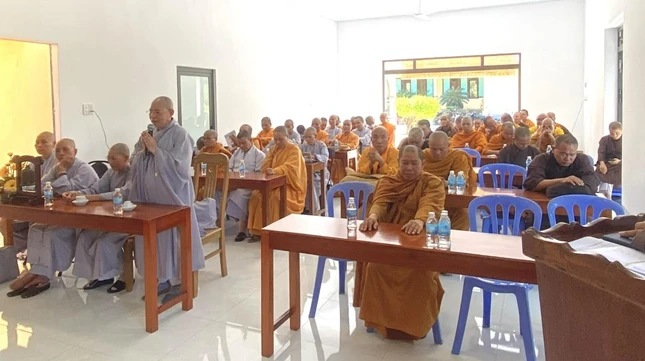 Tăng Ni TP.Cam Ranh tại buổi gặp gỡ Ban Thường trực Ban Trị sự tỉnh