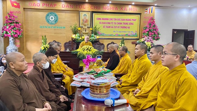Chư tôn đức Ban Chức sự trường hạ tiếp Hòa thượng Thích Quảng Tùng