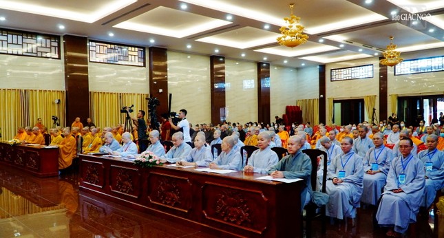 Chư tôn đức Tăng Ni tham dự lễ khai mạc