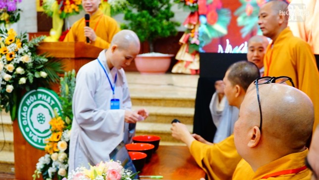 Thí sinh Thích nữ Như Thủy, đơn vị Phật giáo Q.Bình Thạnh bắt thăm đề tài