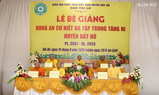 Chư tôn đức tham dự lễ bế giảng khóa An cư kiết hạ Phật lịch 2567