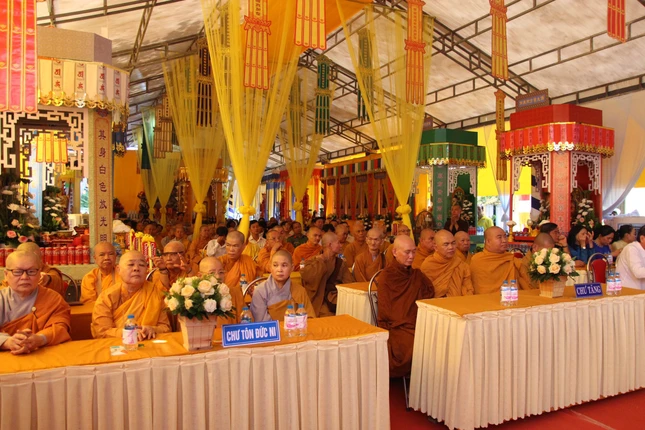 Chư tôn đức Tăng Ni tham dự Đại lễ Vu lan - Báo hiếu