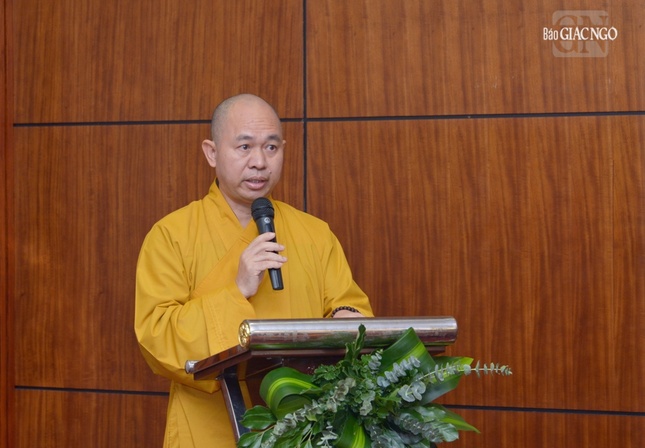 Thượng tọa Thích Đức Thiện phát biểu chào mừng và thông tin hoạt động Phật sự của GHPGVN