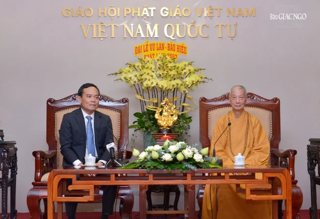 Đức Pháp chủ GHPGVN và Phó Thủ tướng Trần Lưu Quang
