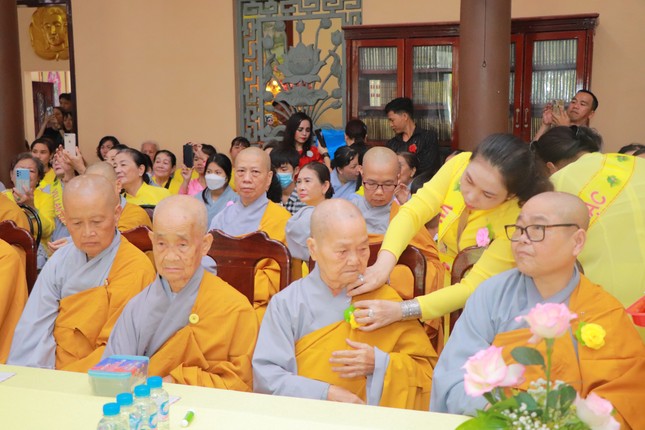 Cài hoa hồng Vu lan Cài hoa hồng Vu lan