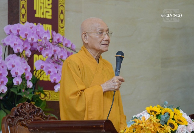 Trưởng lão Hòa thượng Thích Minh Thông huấn thị giới tử tòng hạ tại trường hạ Việt Nam Quốc Tự