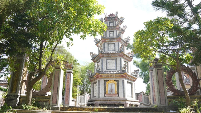 Bảo tháp Hòa thượng Tăng cang được tôn trí trong khuôn viên tổ đình Chúc Thánh