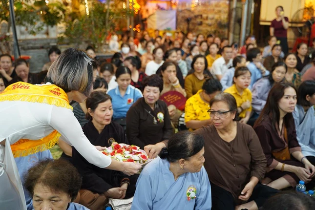 Hoa hồng Vu lan cho những ai còn mẹ