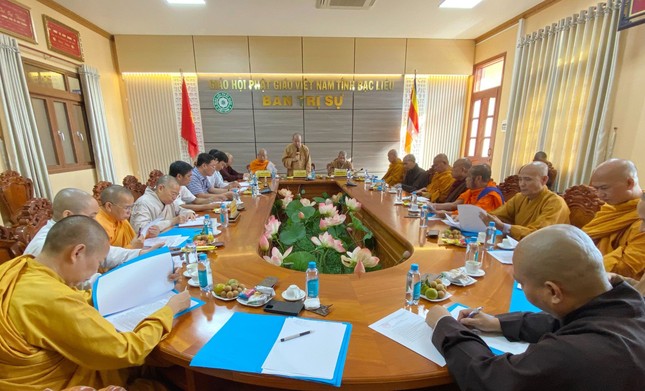 Thượng tọa Thích Giác Nghi, Trưởng ban Trị sự GHPGVN tỉnh chủ trì buổi họp Ban Thường trực