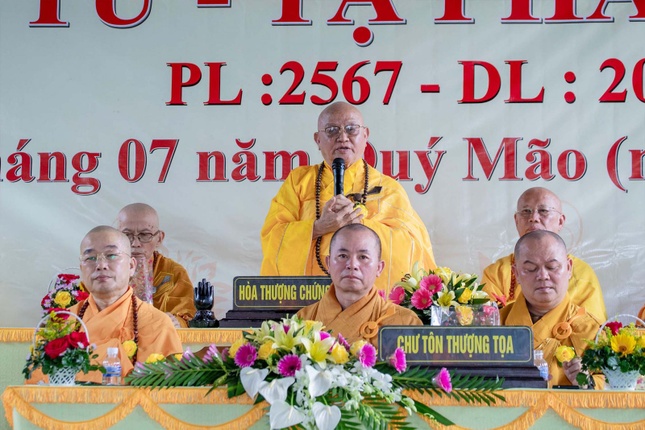 Hòa thượng Thích Thiện Đạo ban đạo từ Hòa thượng Thích Thiện Đạo ban đạo từ