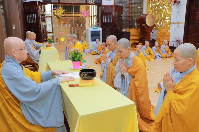 Hành giả đối thú Tự tứ