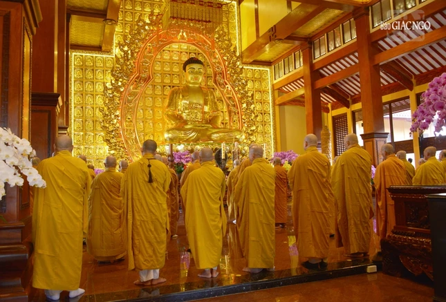 Trong ngày hoan hỷ mãn hạ của chư Tăng