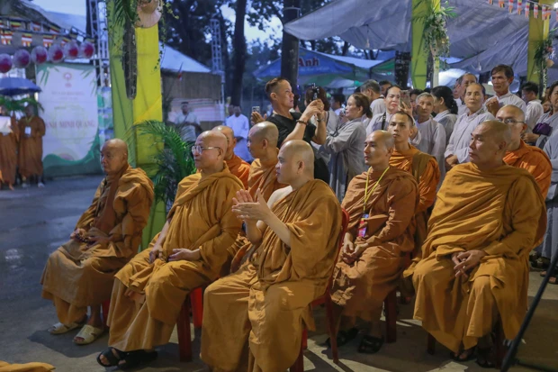 Đại biểu tham dự lễ khai mạc Đại biểu tham dự lễ khai mạc