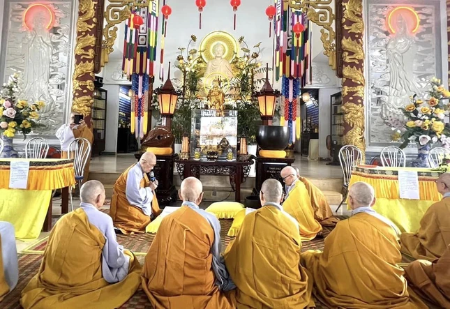 Nhị vị Ni trưởng đối thú Tự tứ