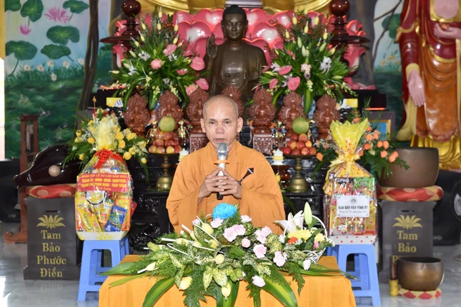 Hòa thượng Thích Hạnh Thể ban đạo từ tại buổi lễ Hòa thượng Thích Hạnh Thể ban đạo từ tại buổi lễ