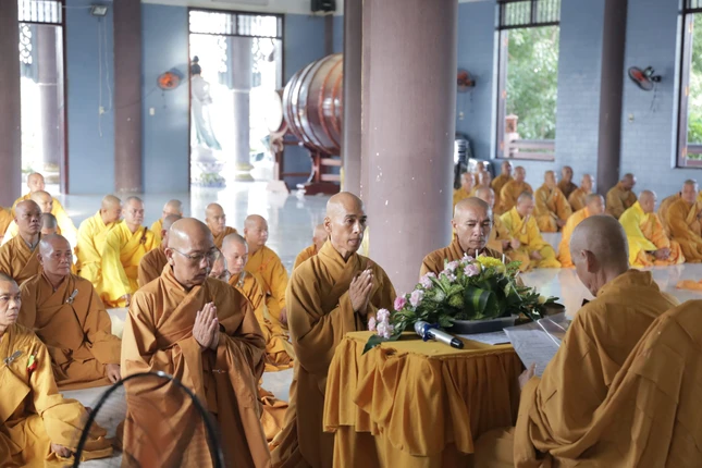 Chư Tăng tác pháp Tự tứ, kết thúc khóa An cư kiết hạ Chư Tăng tác pháp Tự tứ, kết thúc khóa An cư kiết hạ