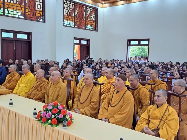 Chư tôn đức tham dự lễ