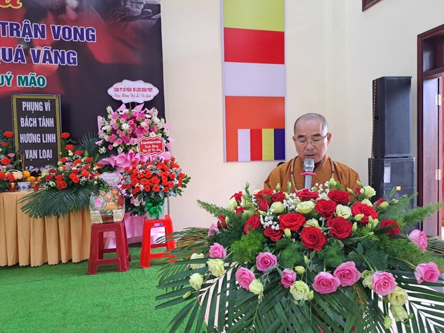 Đại đức Thích Lệ Cần đọc diễn văn tưởng niệm