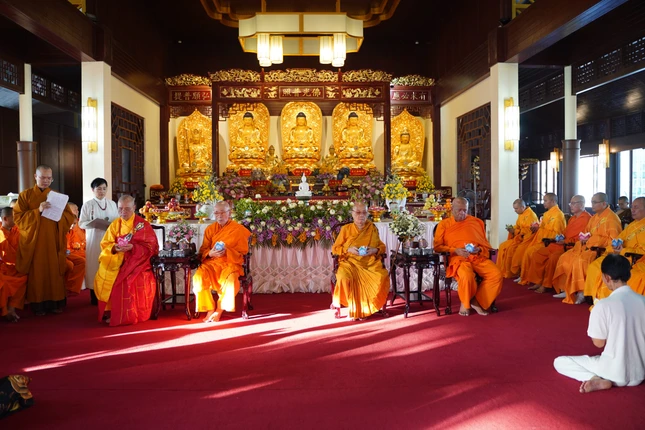 Chứng minh, tham dự buổi lễ cầu nguyện