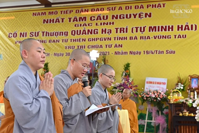 Sư cô tân trụ trì phát nguyện nhận nhiệm vụ