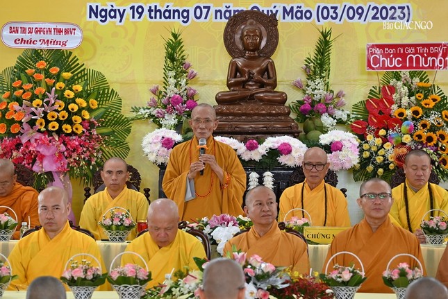 Hòa thượng Thích Huệ Trí ban đạo từ tại buổi lễ