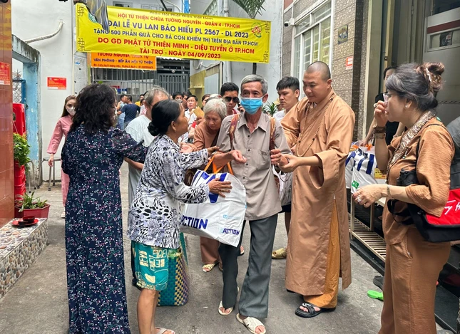 Hội Từ thiện chùa Tường Nguyên trao quà đến người khiếm thị tại TP.HCM Hội Từ thiện chùa Tường Nguyên trao quà đến người khiếm thị tại TP.HCM