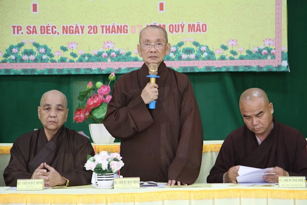 Hòa thượng Thích Chơn Minh chủ trì buổi họp