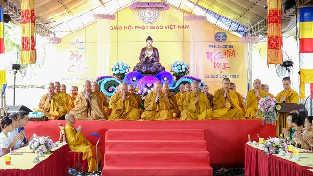 Chư tôn đức chứng minh tham dự Chư tôn đức chứng minh tham dự