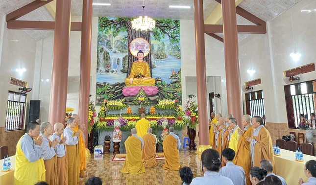 Cử hành lễ an vị tôn tượng Đức Bổn Sư tại chánh điện tịnh thất Pháp Hoa