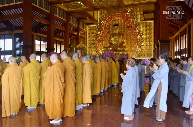 Buổi lễ diễn ra trang nghiêm Buổi lễ diễn ra trang nghiêm