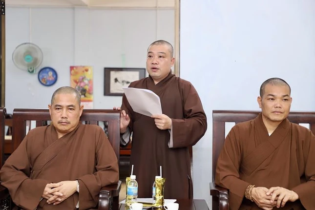 Đóng góp ý kiến tại buổi họp Đóng góp ý kiến tại buổi họp