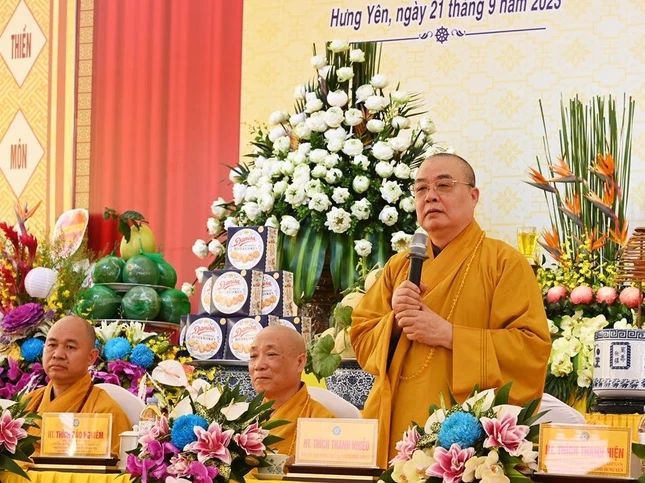 Hòa thượng Thích Thanh Nhiễu ban đạo từ tại buổi lễ Hòa thượng Thích Thanh Nhiễu ban đạo từ tại buổi lễ