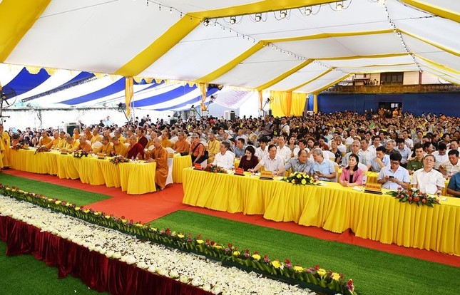 Chư tôn đức chứng minh, tham dự lễ khởi công xây dựng Trụ sở Ban Trị sự GHPGVN tỉnh Hưng Yên