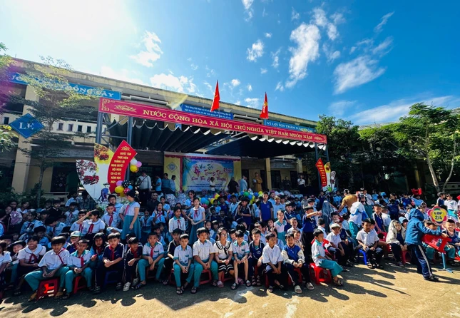 Các em học sinh vui Tết Trung thu