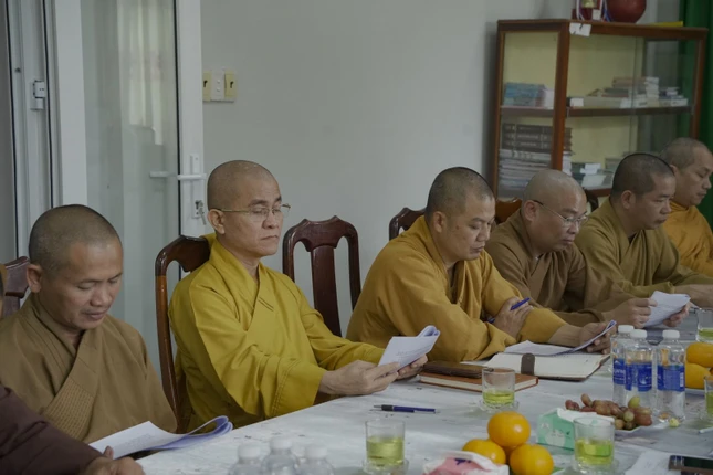 Chư tôn đức Ban Thường trực Ban Trị sự tỉnh, các cơ ban chuyên môn trực thuộc, Ban Trị sự huyện thị tham dự