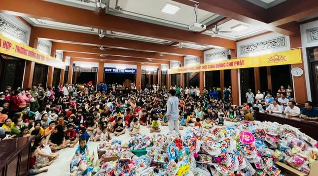 Tết Trung thu tại chùa Tỉnh Hội