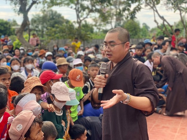 Phân ban Thanh thiếu nhi tổ chức đêm hội “Trung thu cho em”, tặng hơn 1.000 phần quà trung thu Phân ban Thanh thiếu nhi tổ chức đêm hội “Trung thu cho em”, tặng hơn 1.000 phần quà trung thu