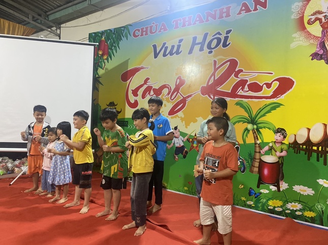 Vui Tết Trung thu tại chùa Thanh An