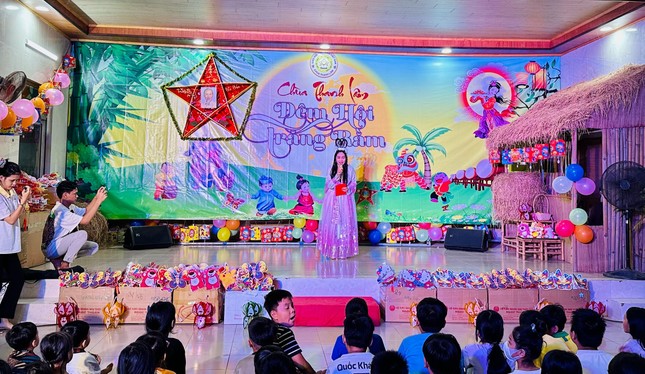 Vui chơi cùng chị Hằng Nga