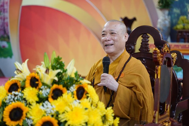 Hòa thượng Thích Bảo Nghiêm truyền ngũ giới đến Phật tử