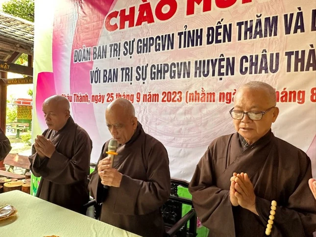 Chư tôn đức chứng minh