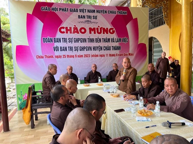 Đại đức Thích Trí Thuận triển khai Hiến chương GHPGVN và Quy chế hoạt động Ban Tăng sự T.Ư
