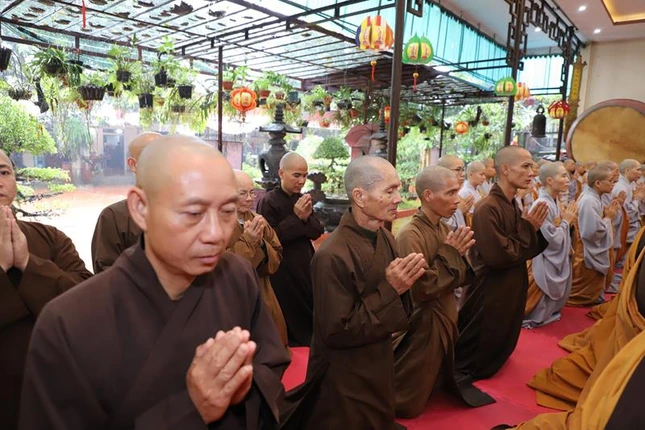 Chư tôn đức Tăng Ni tu trì nghiêm mật khóa hậu An cư kiết hạ tại chùa Cam Lộ