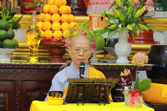 Ni sư Thích nữ Như Hiền truyền Tam quy ngũ giới đến Phật tử